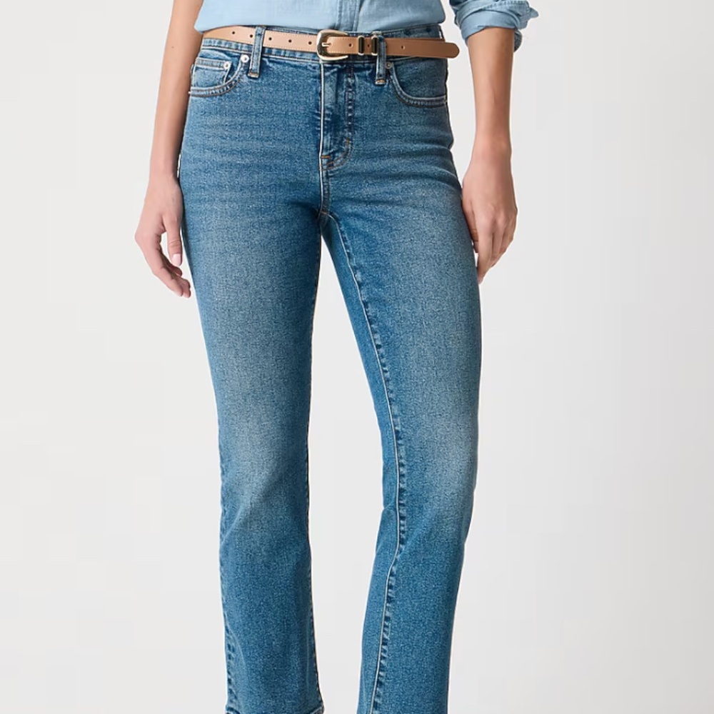 Curvy Mid-Rise Flare crop
